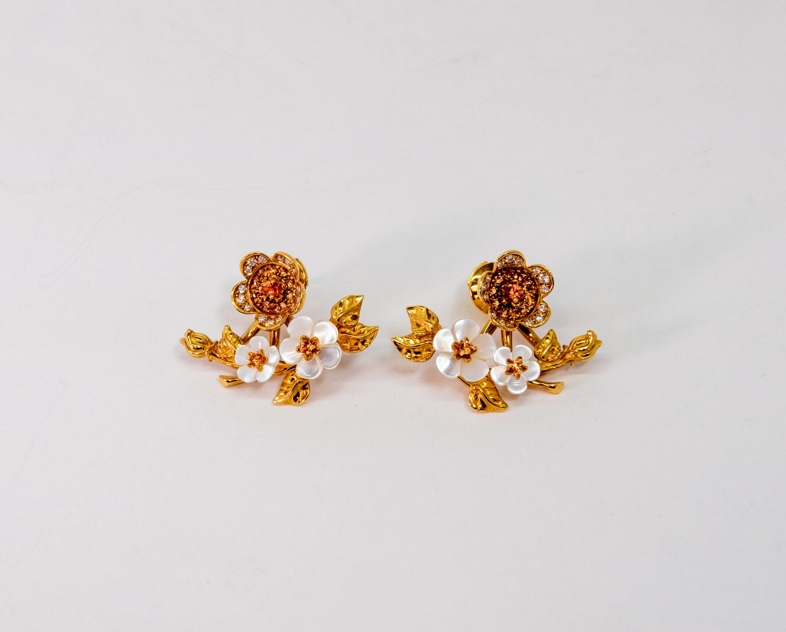 Carrera Y Carrera Cerezo 3 Flower 18K Yellow Gold Mother of Pearl and Diamonds Earring