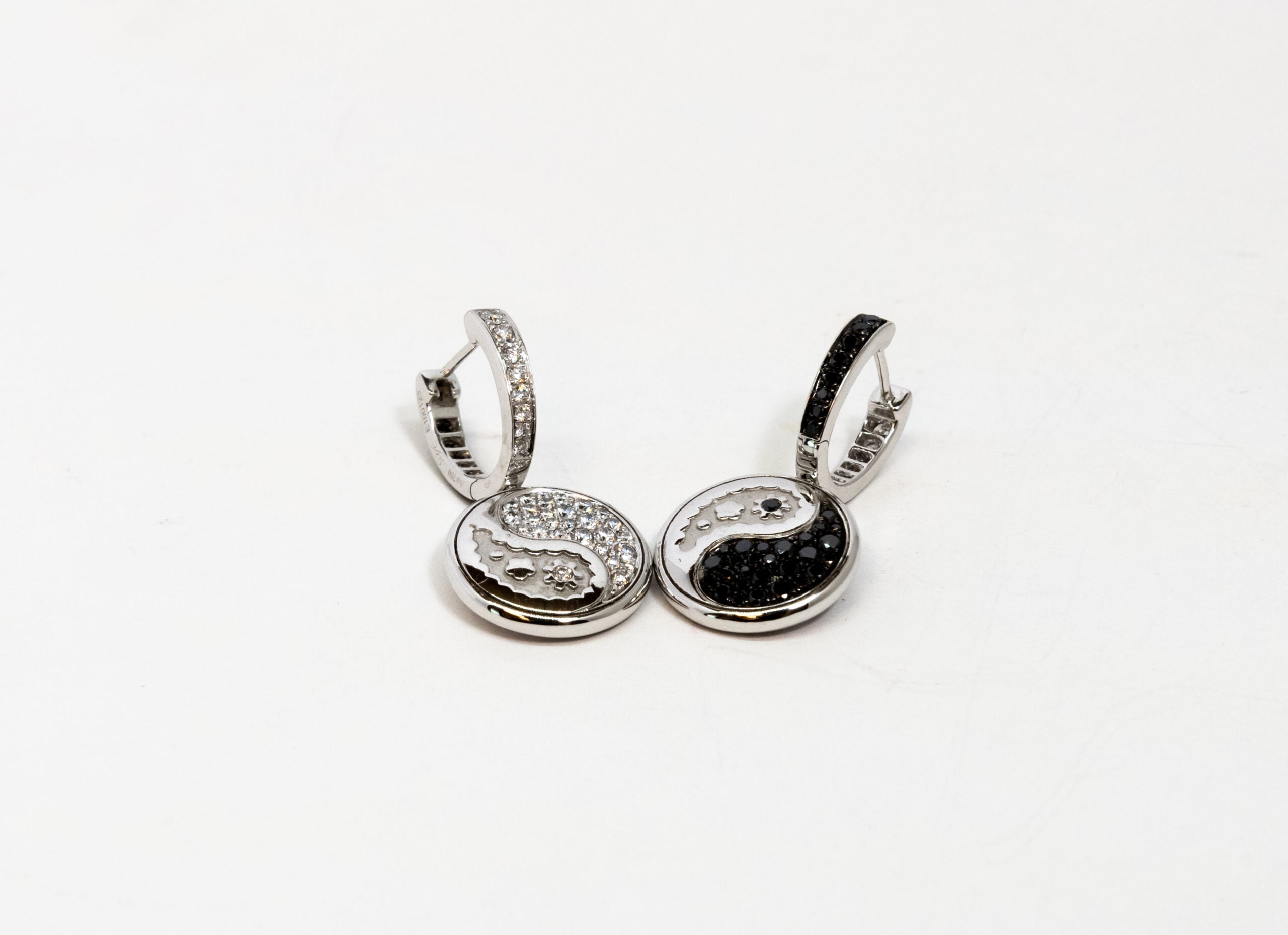 Carrera Y Carrera Aqua Reversible 18K White Gold and Diamonds Earring
