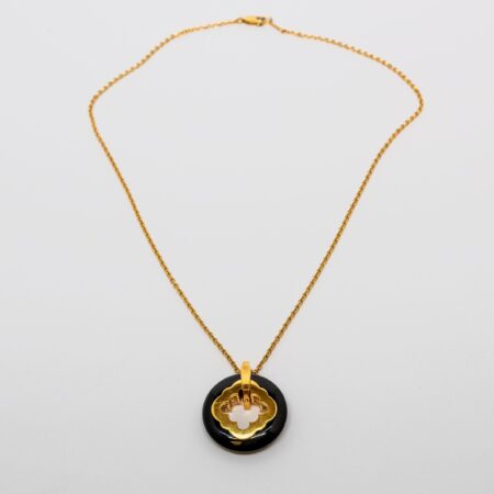 Carrera Y Carrera Granada 18K Yellow Gold and Black Onyx Pendant